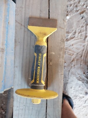 Stanley 3'' x 7.5'' Fatmax Mason's Brick Set with Hand Guard