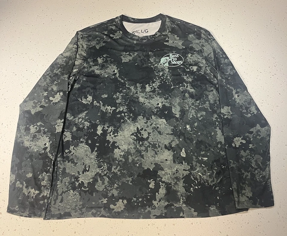 Camiseta de rendimiento de manga larga con logotipo de Bass Pro Shops para hombre grande camuflada oliva medianoche Foto 2 de 4