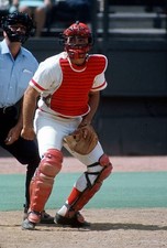 Johnny Bench Cincinnati Reds in action at an Major League Base- 1973 Old Photo 2