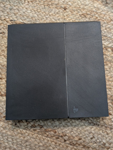 Sony PlayStation 4: 500GB with 2 Dualshock 4 Controllers