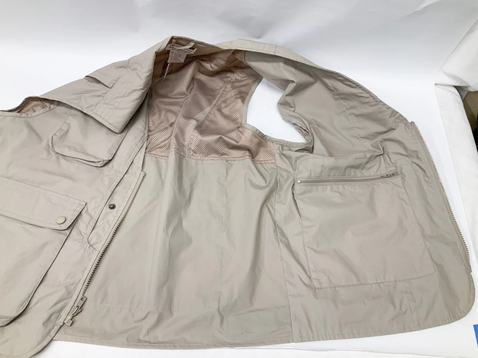 Norm Thompson Mens XL Fishing Vest Beige / Khaki 9 Pockets - product detail image 6