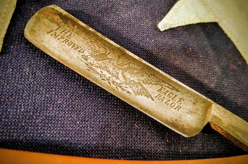 ANTIQUE STRAIGHT RAZOR with Etched Federal Eagle On Blade | eBay