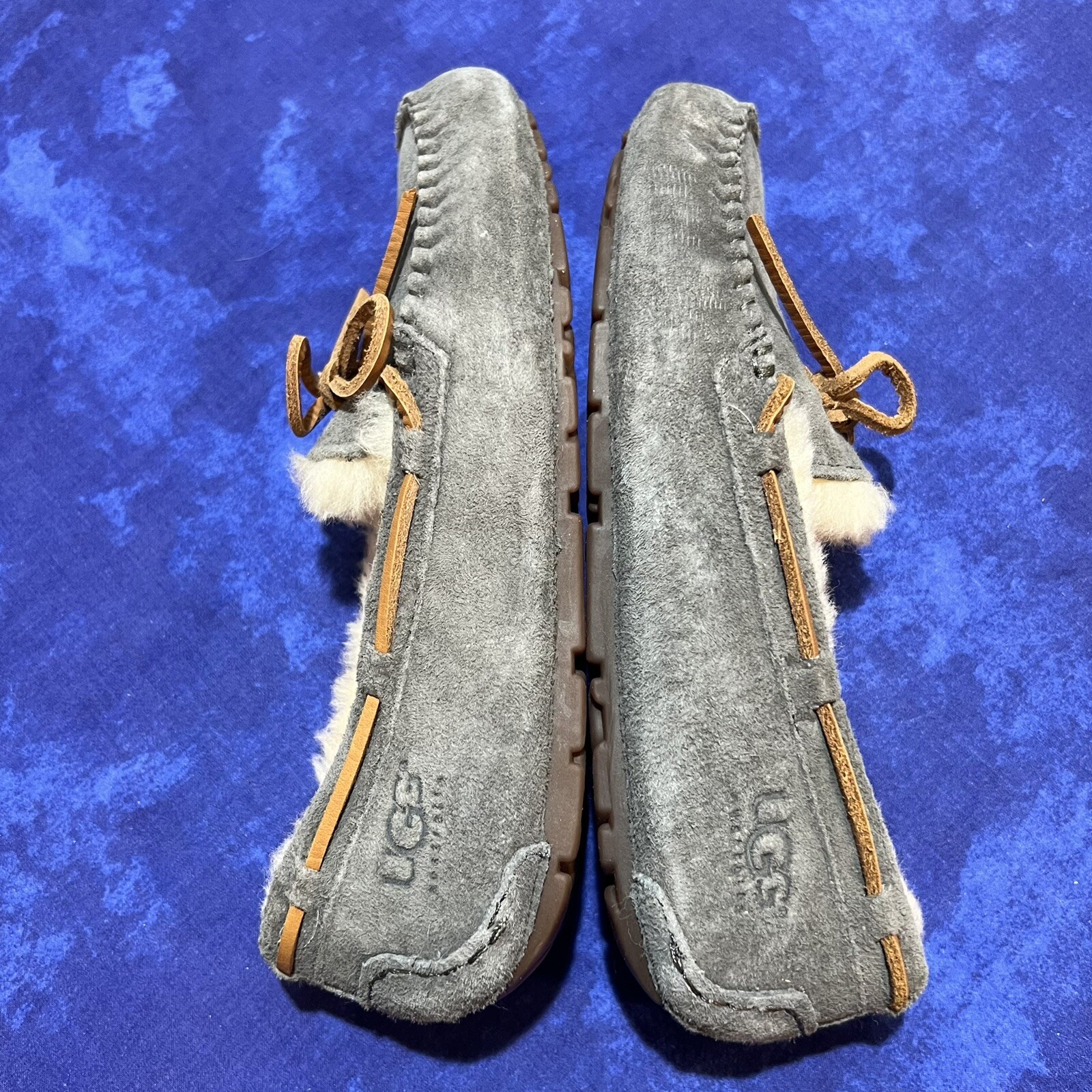 UGG Slippers Womens Size 6 DAKOTA Moccasin sherpa lined fuzzy GRAY cabincore image 4
