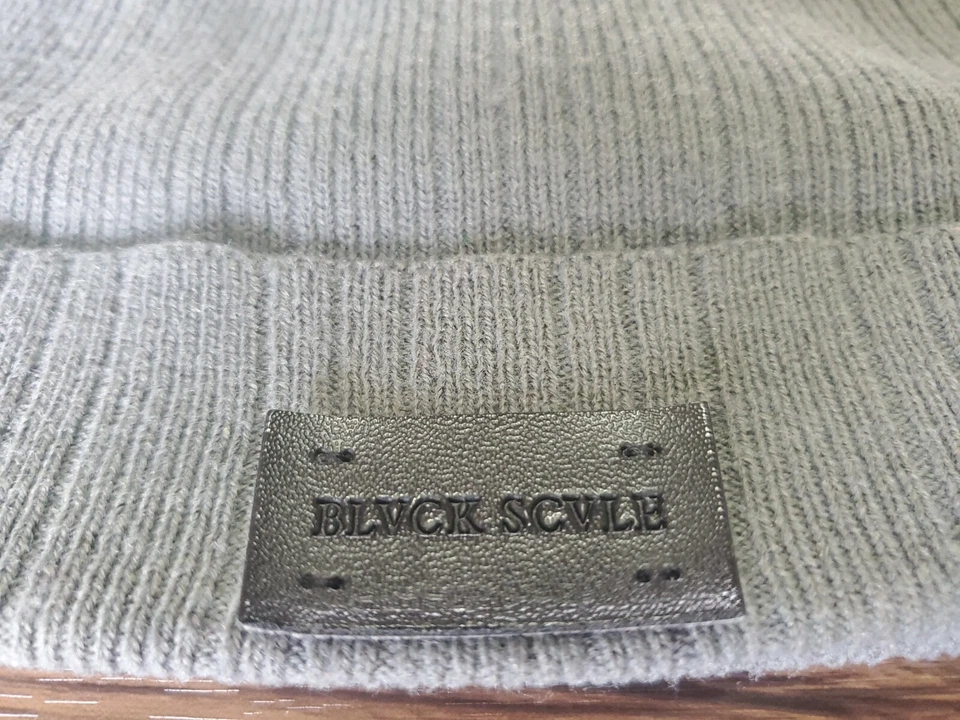 Gorra de punto gris escala negra gorra negra talla negra auténtica rara etiqueta con logotipo gorro gris Foto 2 de 4