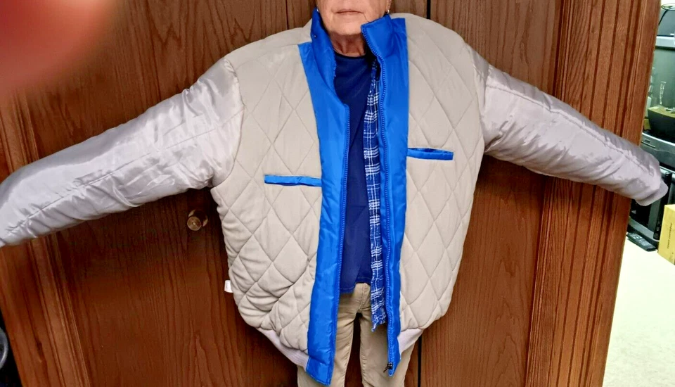 Vintage Detroit Lions Honolulu Blue NFL Winter Coat XXXL With Zip On Hood - Image 4 of 4