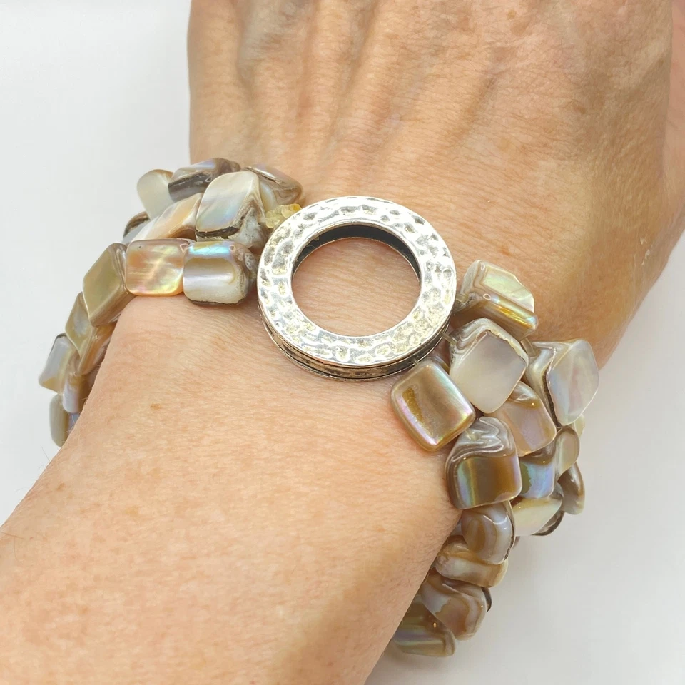 Pulseira elástica vintage com concha de madrepérola folheada a prata boho chique - Imagem 2 de 4