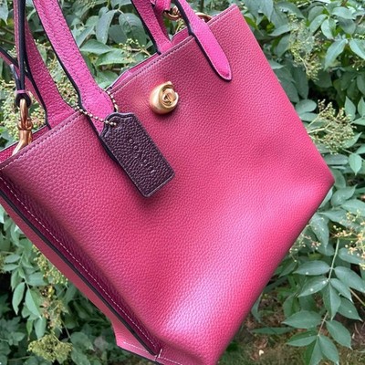 Coach Willow Tasche 24 aus Kieselleder gefertigt