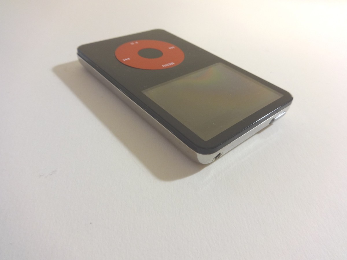 APPLE iPOD CLASSIC 5.5 GEN. CUStOM BLACK/RED 30GBNEW BATTERY