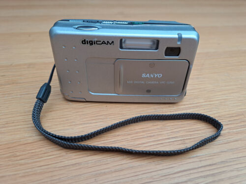 Sanyo Digital Camera VPC-G250 - Boxed - Full Working Order - Picture 2 of 17