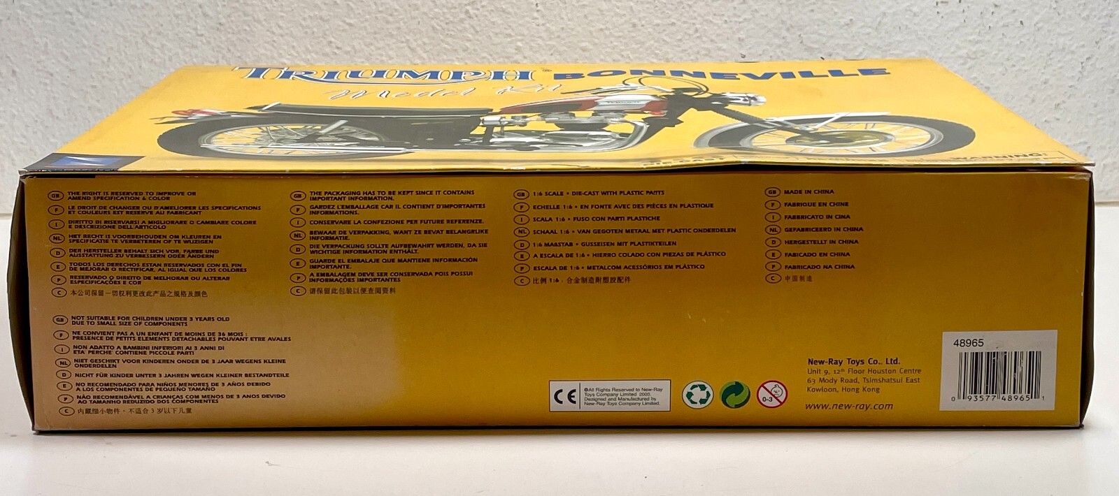 New Ray Triumph Bonneville 16 Diecast Motorcycle Model Kit 48954 New