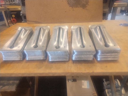 50 gebrauchte Stahl-Schnappkeile für Betonschalungen