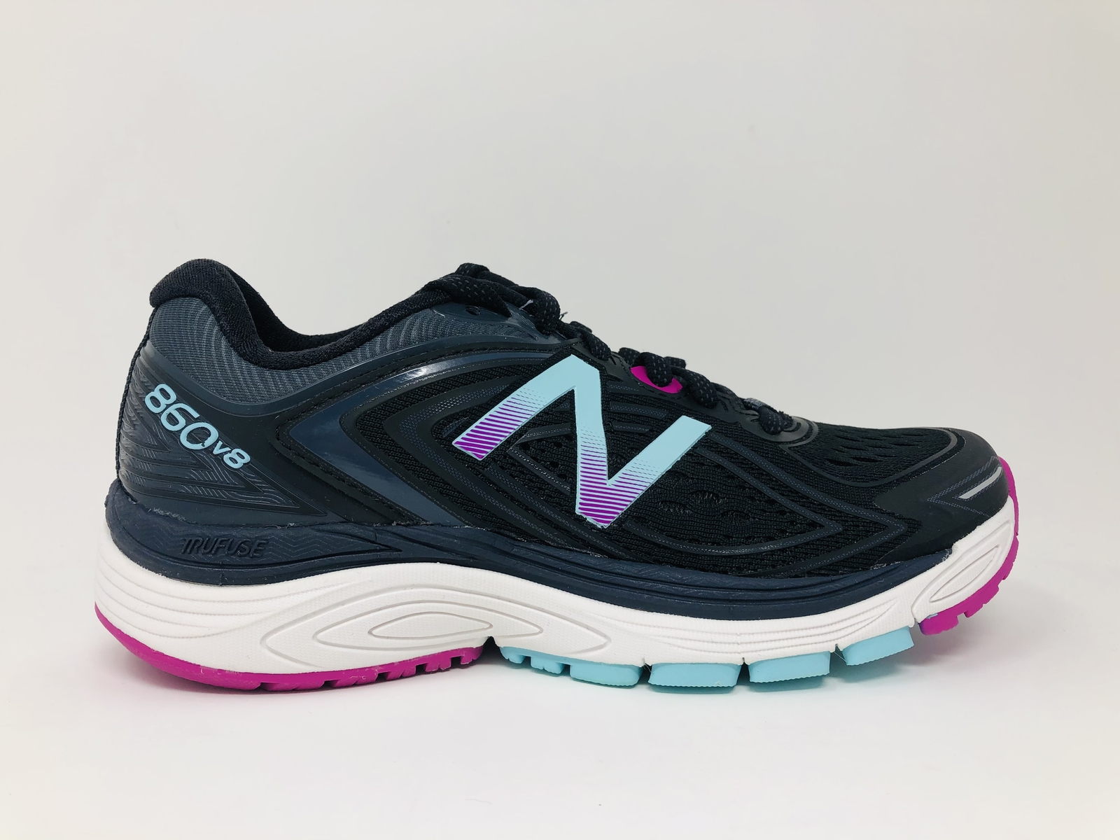 860 v8 Running Shoes, Black/Purple 