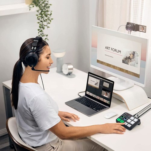 RODE X Streamer X Audio Interface & Video Streaming Console w/ Headphones Bundle - Picture 7 of 9