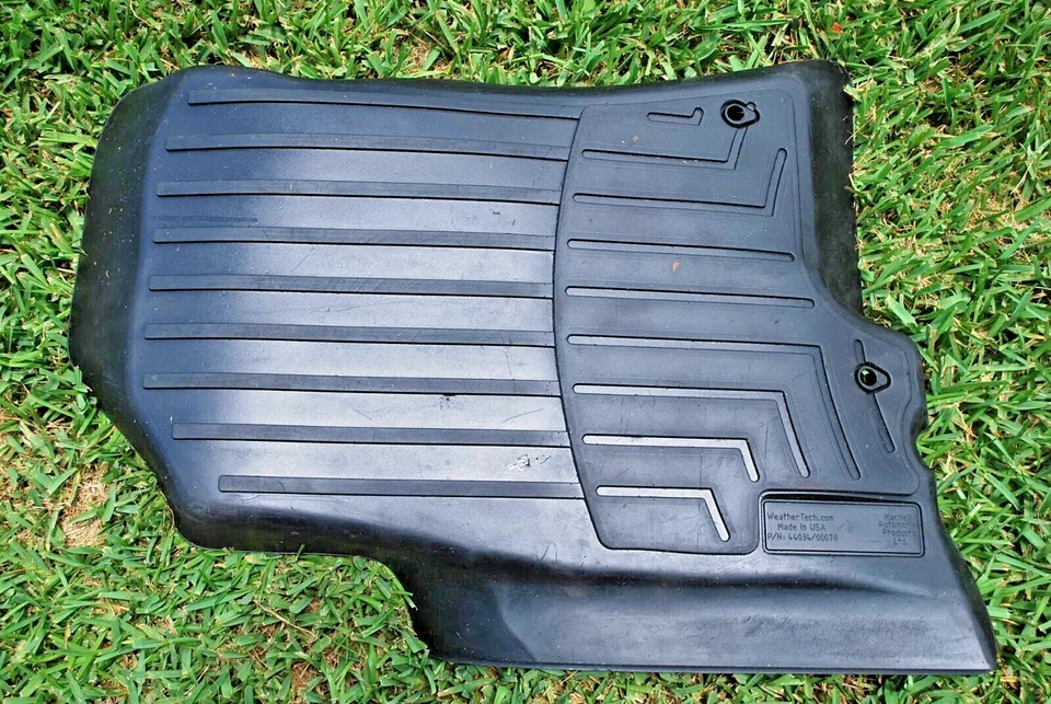 2006-2010 HUMMER H3 前乘客地板 weathertech 橡胶衬里垫 二手 — 第 3/4 张图片