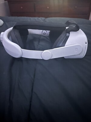 Meta Oculus Quest 2 128GB(Comes With Case And The Controller Extension) $200