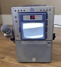 MTV Singing Machine w/ A 5.5 Inch Screen, A CDG w/ Lyrics  Microphone 2003