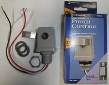 Luz de seguridad para celda de control fotográfico Intermatic K4133 277VAC 15A montaje de vástago UL C...