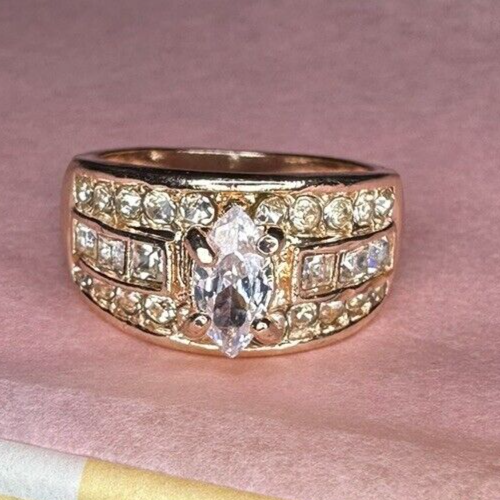 White Zircon Fashion Ring Set In Rose Gold Size 6 NEW - Picture 1 of 7