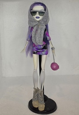 Monster High Spectra Vondergeist Maul Session Fashion Pack on Ghouls Alive Doll