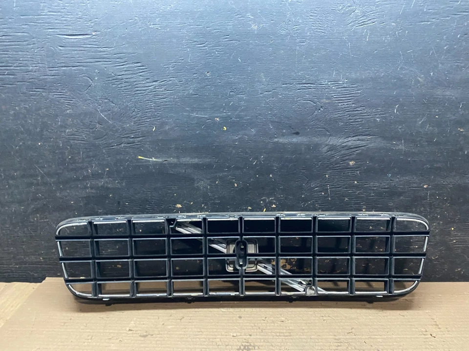 Parrilla superior delantera Volvo XC90 2003 a 2013 OEM V2456 DG Foto 4 de 4