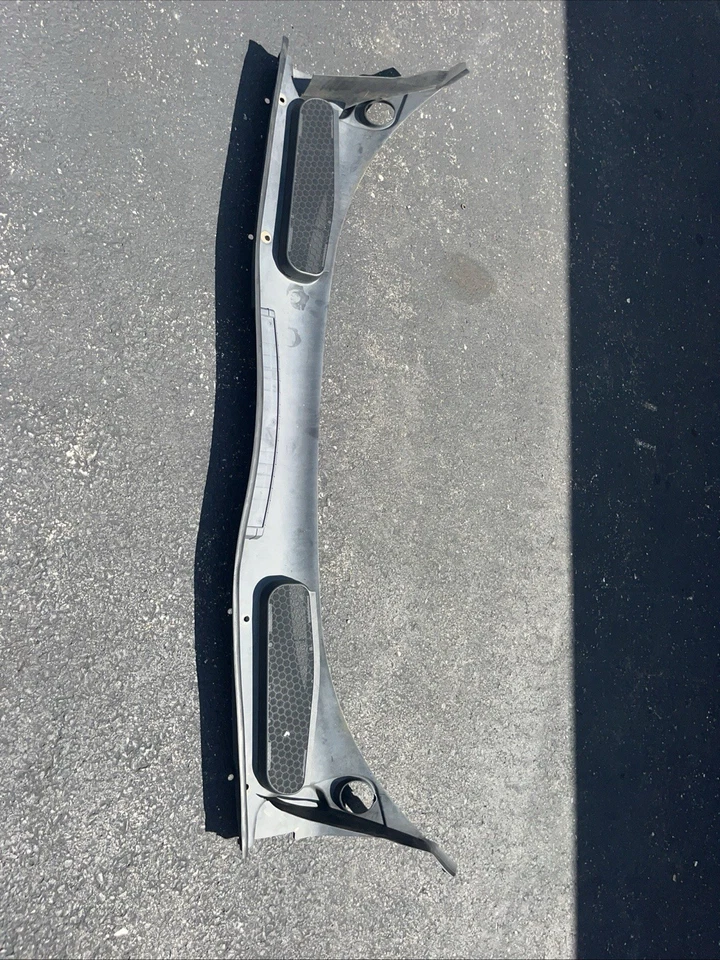 OEM 14-23 Ford Transit Connect Front Windshield Cowl Vent Panel Foto 2 de 4