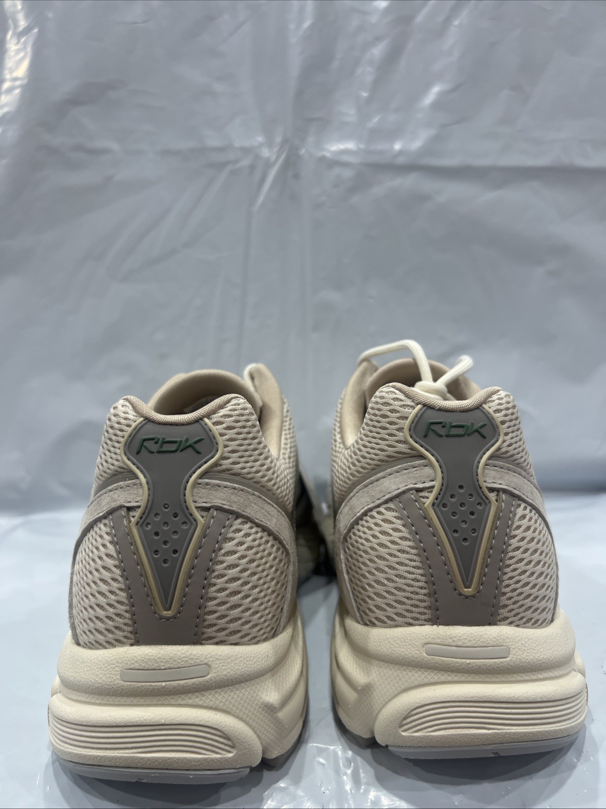 Reebok Sneakers Men’s Size 12 EBS2099 thumbnail 4