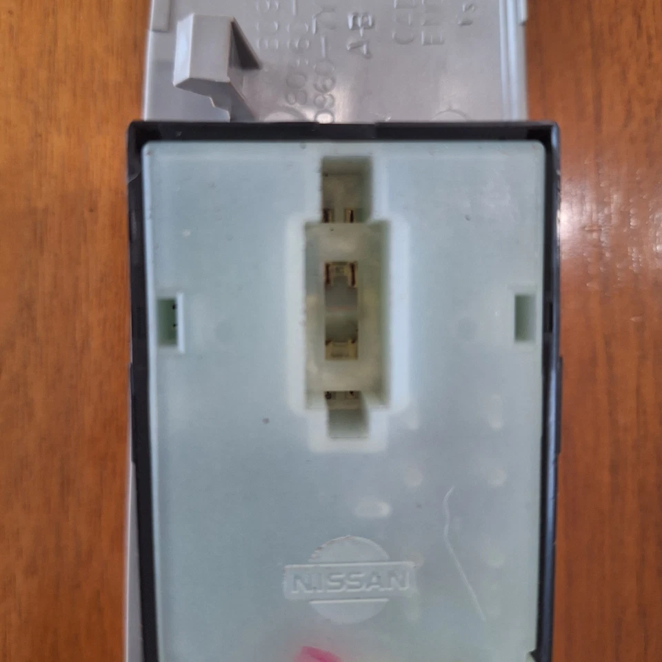 Interruptor de ventana eléctrica para pasajero delantero Nissan Máxima 04-08 con moldura OEM Foto 4 de 4