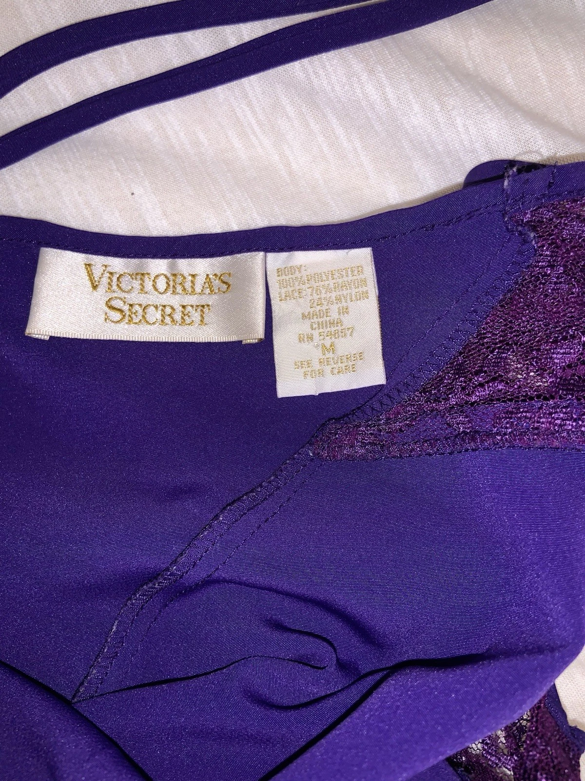 UNDERCOVER Abito slip vintage anni 90 Victoria's Secret etichetta oro viola pizzo camicia da notte media