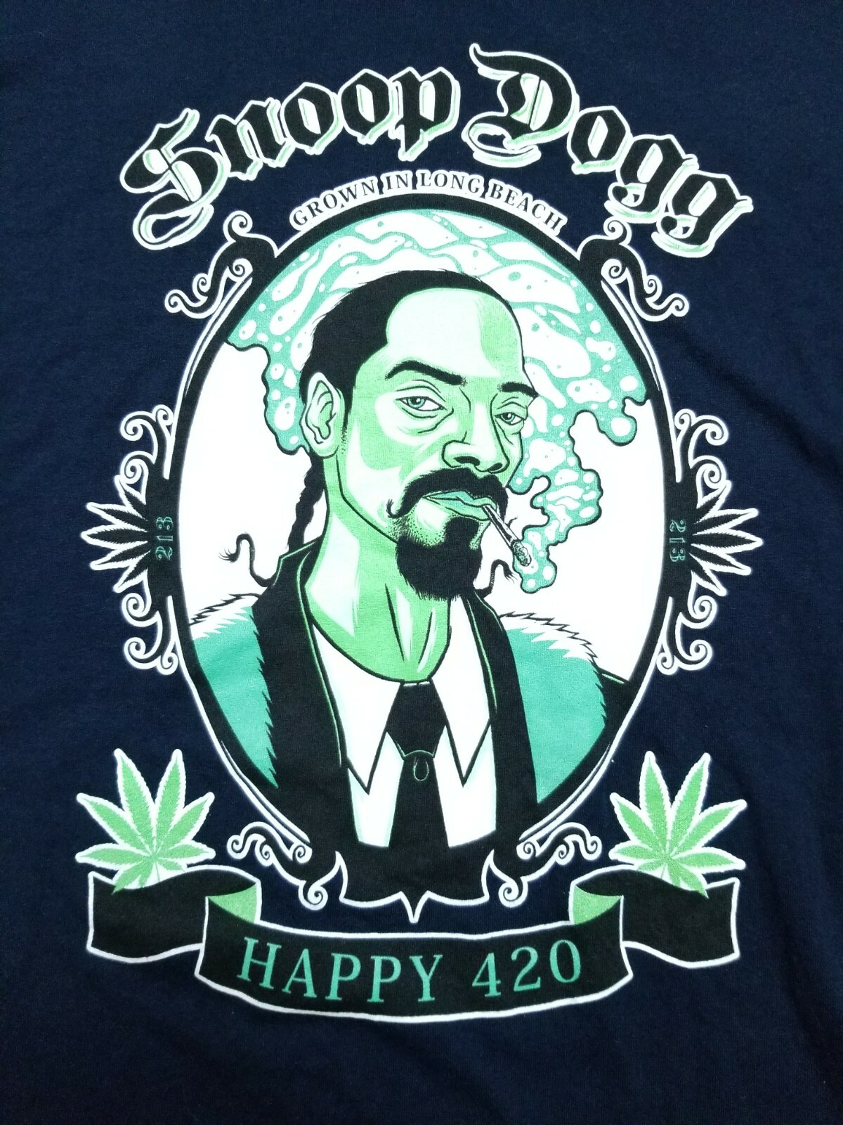 FILA T shirt Snoop Dogg Happy 420 da uomo 2XL fumo erba lunga spiaggia rap hip hop