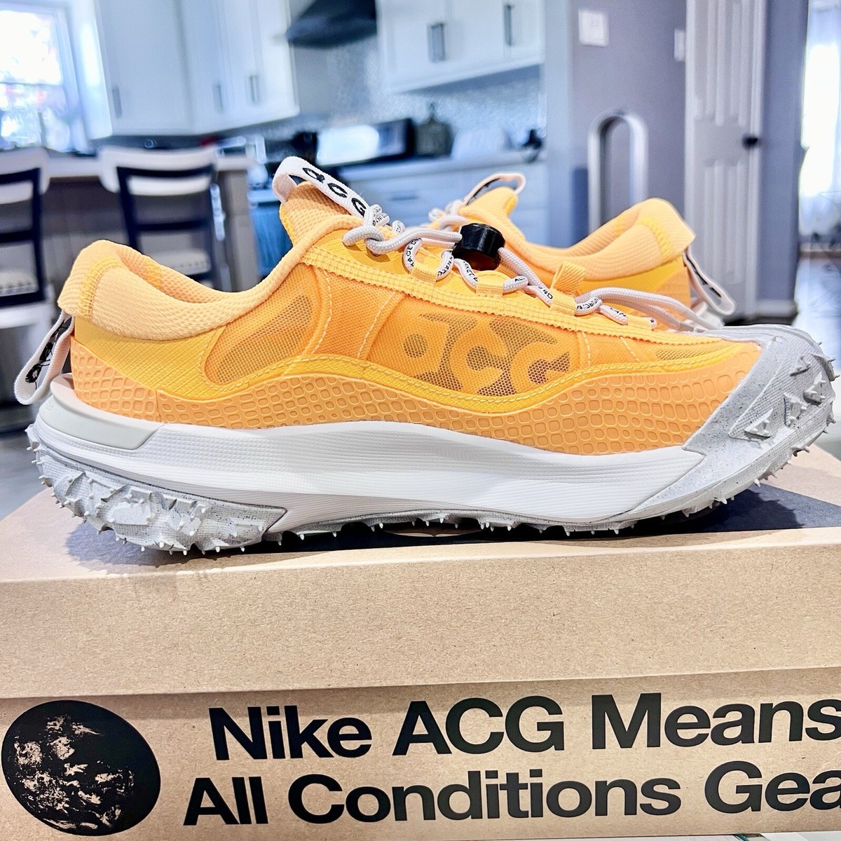 Nike ACG Mountain Fly 2 Low Laser Orange Grey Men's Sz 6US / WMN