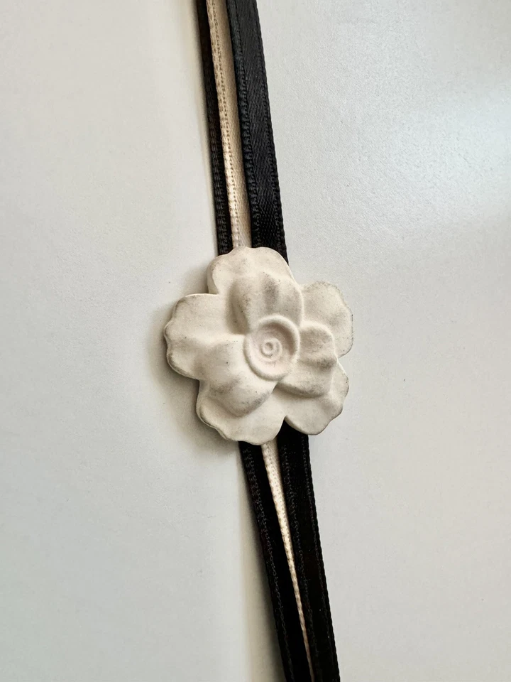 Pulsera DOLCE & GABBANA Rosa Camelia Floral Off White Logo Foto 2 de 4