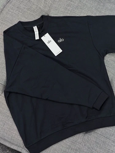New Alo Accolade Crew Neck Pullover Sweatshirt retro trend with a round neck