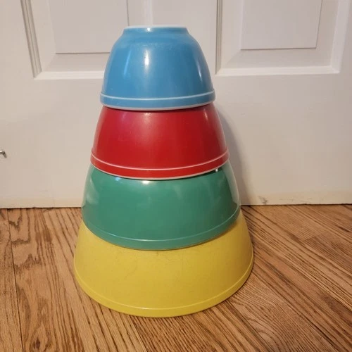 Pyrex Vintage Primary Colors Nesting Mixing Bowls Complete Set