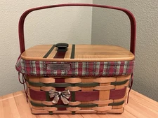 Longaberger 2008 Wrap It Up Basket with lid, L/P and tie-on