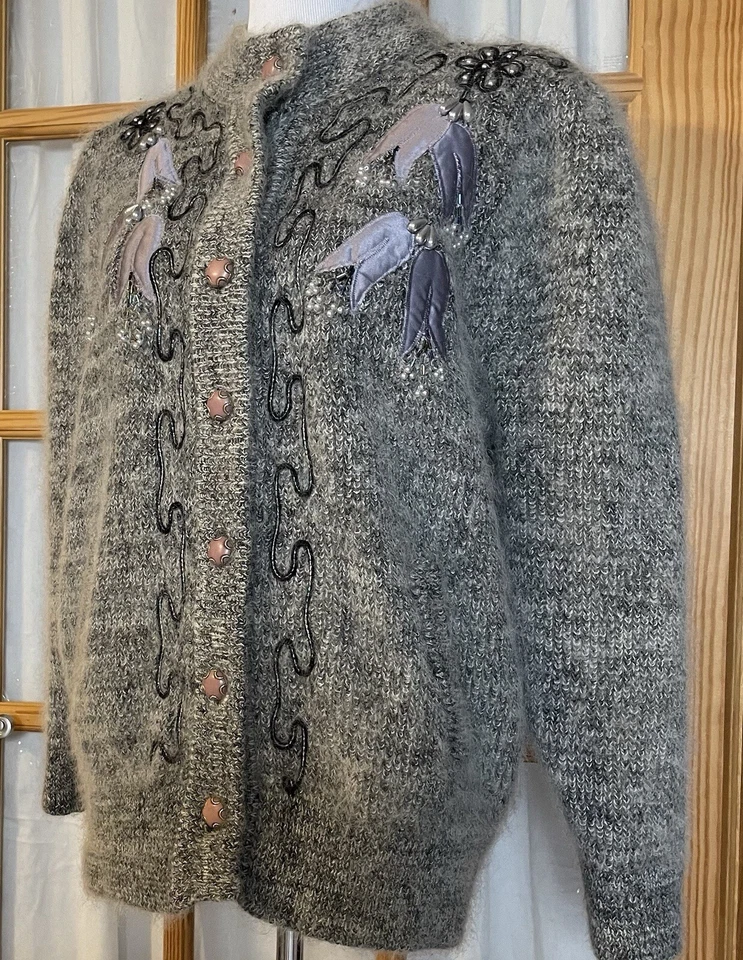 70s Hand-Knitted Wool Floral Cardigan Women’s XL Gray Classic Cabin Cottage Boho - Image 2 of 4