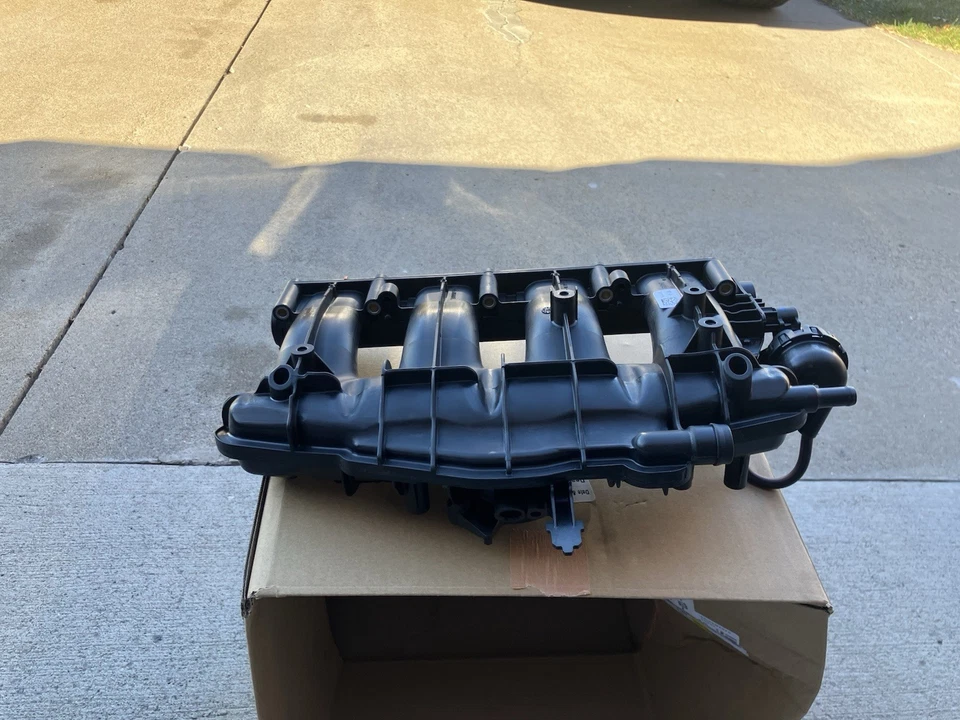 Volkswagen Tiguan 2009-2017 colector de admisión versión actualizada OEM nuevo Foto 2 de 3