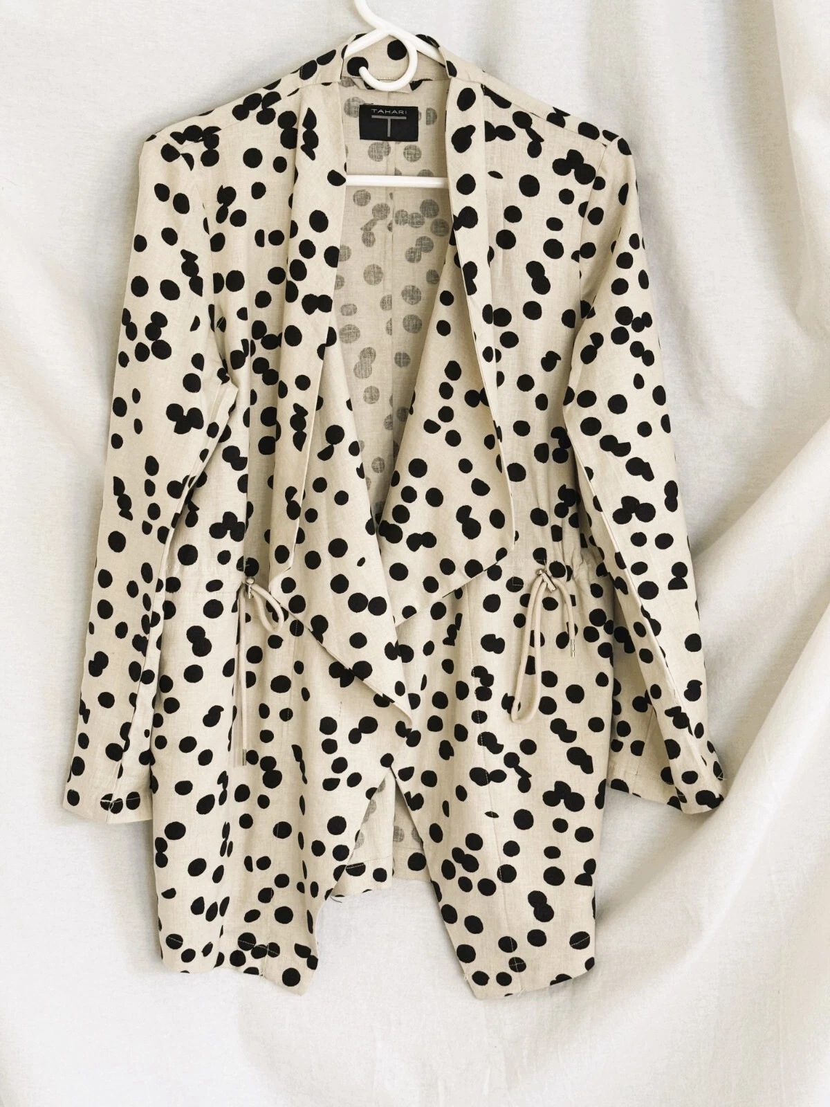 OFF WHITE Tahari giacca off white con punti neri etichette maniche a 3 4 cravatta in vita taglia S