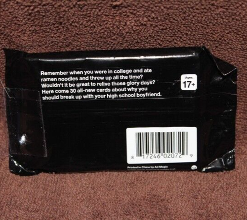 Cards Against Humanity: College Pack – Espansione Con 30 Carte E Poster 45,7x61 Cm