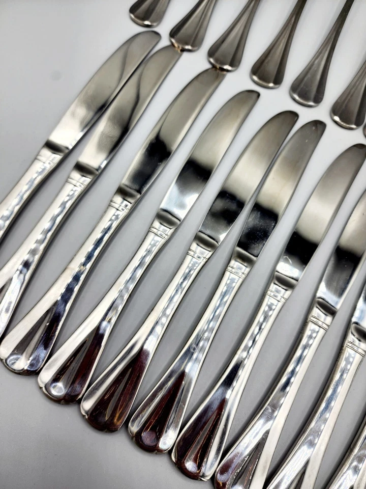 24 cuchillos y tenedores de cena Continental Stainless by World Vajilla Foto 2 de 4