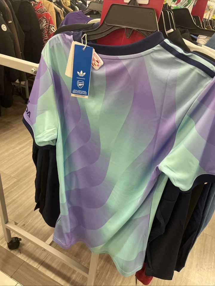 Camiseta deportiva Adidas Arsenal 24/25 Aqua/Púrpura/Azul marino para hombre talla pequeña tercera IZ0114 Foto 2 de 2