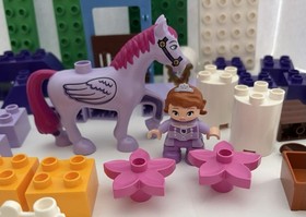 Duplo 10594 &ldquo;Sofias Royal Stable&rdquo; (no directions or box) Disney Junior *retired*