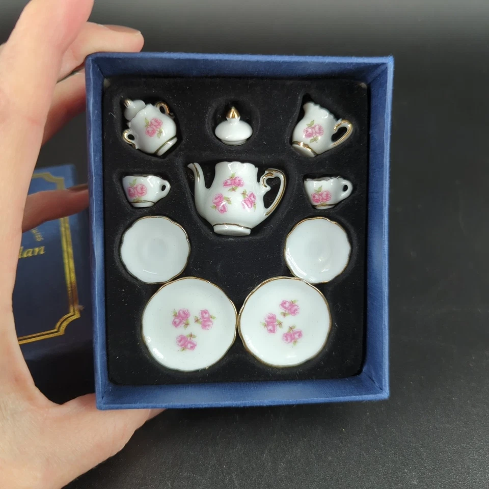 Dollhouse miniature German Reutter Porzellan Tea Set new in box - Image 2 of 4