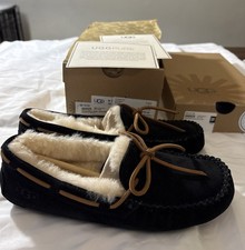 UGG DAKOTA BLACK 5612 WOMAN S SLIPPER/ MOCCASINS, SIZE 5 NEW 100 AUTHENTIC