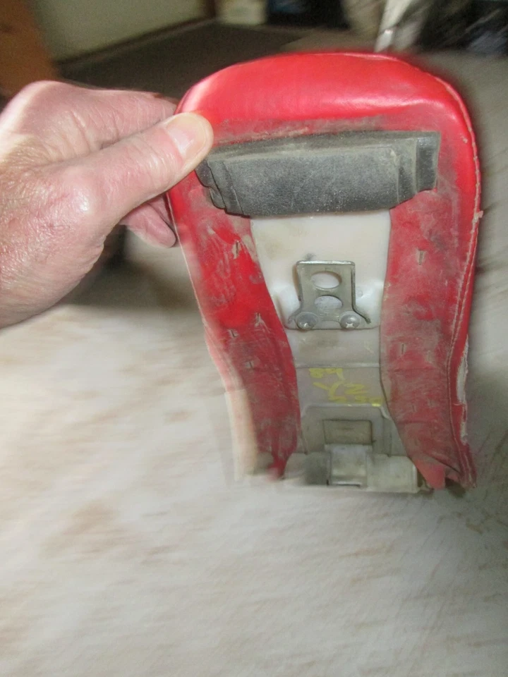 Yamaha 1988-1990 YZ250 SEAT 3JD-24770-10-00, CUBIERTA POBRE (ZVM-00 PAN) ÁSPERA Foto 3 de 4