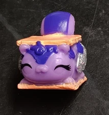 Hatchimals Colleggtibles Season 8 Cosmic Candy Purple Marshmallow Skunkle