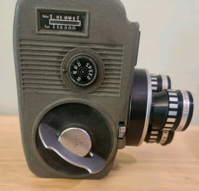 Vtg. CROWN MODEL 8-T3 8MM MOVIE CAMERA CROWN OPTICAL CO. LTD