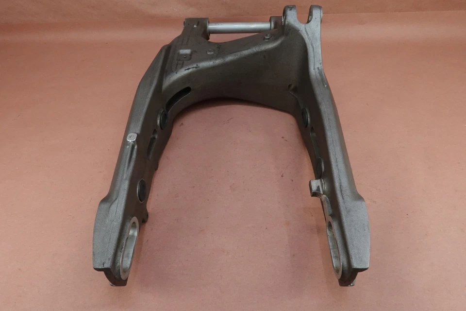 Brazo basculante horquilla rueda trasera Aprilia Caponord 1200 2015 13-17 Foto 4 de 4