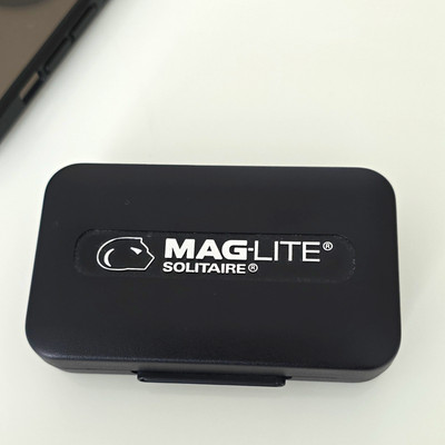 Mag-Lite Solitaire Taschenlampe grau LED IPX4 im Etui inkl. AAA Batterie