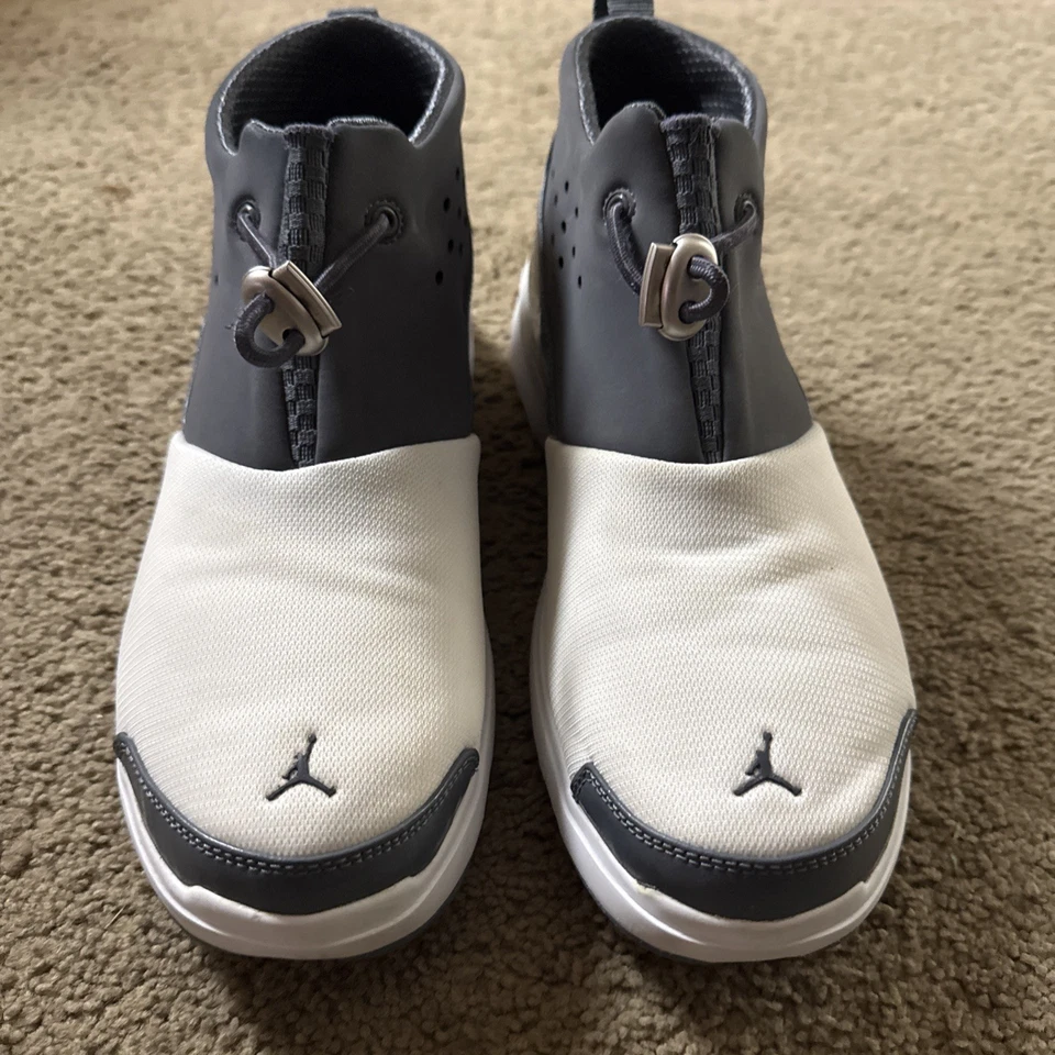 Air Jordan Roy Jones Jr Bolo 训练鞋美国男式 9.5 码白色/灰色 — 第 4/4 张图片