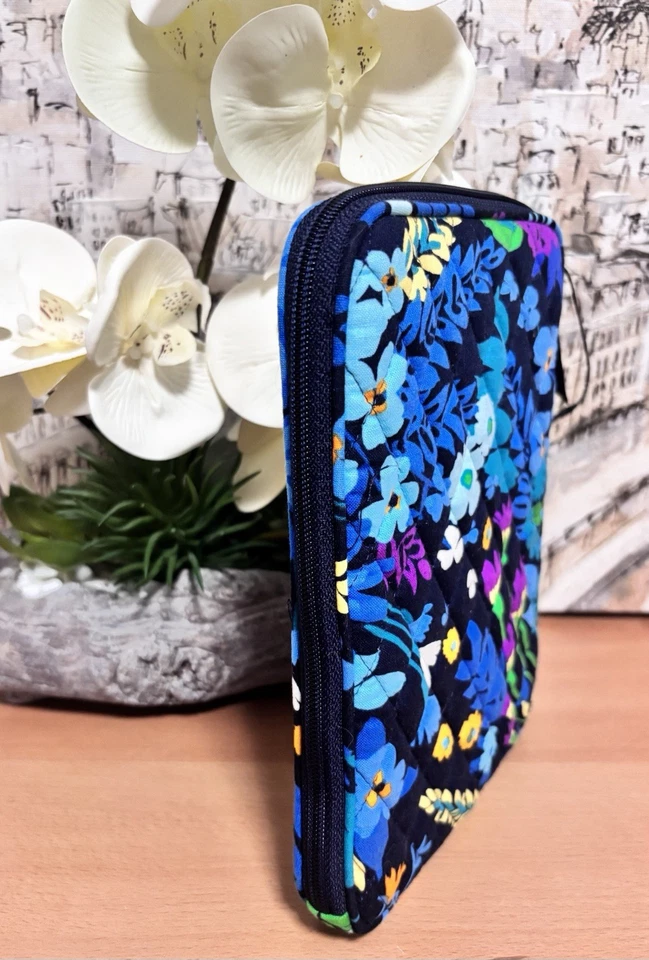 Vera Bradley iPad Mini Case Shell 9”x6” Midnight Blues Signature Textured NEW. - Image 2 of 4